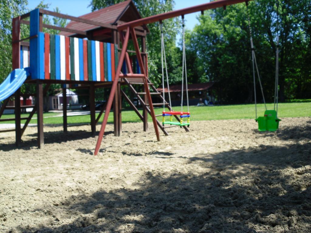 Tulipan Bungalow Camping Resort Gyenesdiás Eksteriør bilde