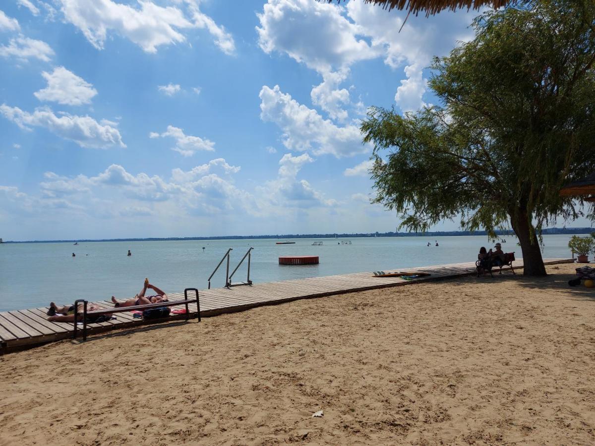 Tulipan Bungalow Camping Resort Gyenesdiás Eksteriør bilde