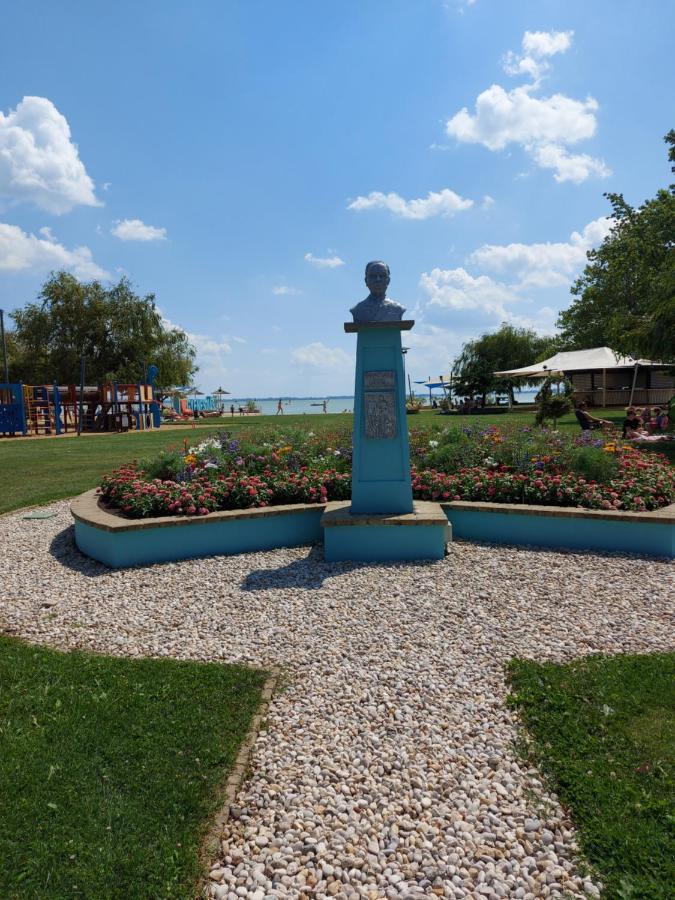 Tulipan Bungalow Camping Resort Gyenesdiás Eksteriør bilde
