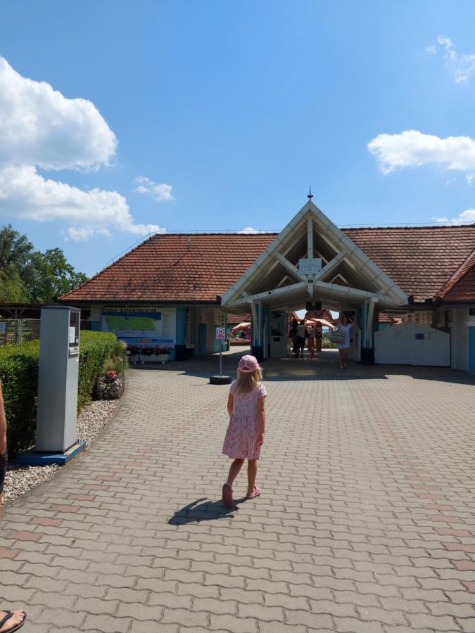 Tulipan Bungalow Camping Resort Gyenesdiás Eksteriør bilde