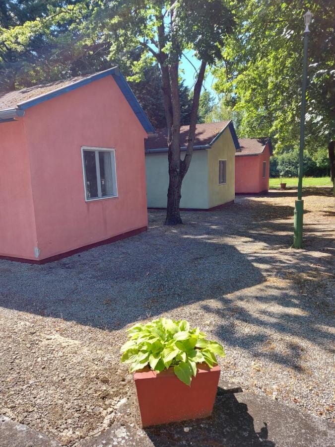Tulipan Bungalow Camping Resort Gyenesdiás Eksteriør bilde